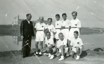 4235 Gymvereniging Oranje Nassau bij de Spuikom te Vlissingen. Op de achtergrond Boulevard Bankert.