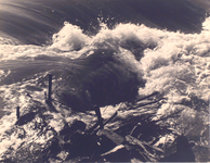 425 Tweede Wereldoorlog. Inundatie van Walcheren, het gat in de Nolledijk. De Nolledijk is gebombardeerd op 7 okt. 1944