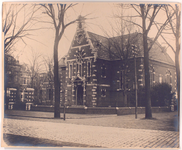 435 De Doopsgezinde kerk aan de Van Dishoeckstraat.