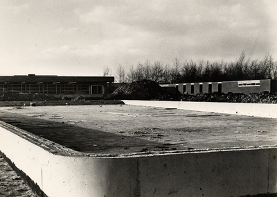 4443 Bouw van het sportfondsen zwembad in Vlissingen. Start van de werkzaamheden: jan. 1969.    Officiële opening ...