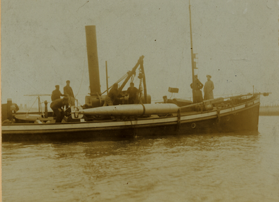 4464 De sleepboot Jacob van Kon. Mij. de Schelde (verkocht in 1915 voor de sloop), hier dienstdoende als ...