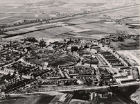 4568 Luchtfoto van Oost Souburg met in het midden de Burg en rechts plan Nagelenburg