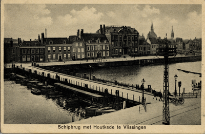 462 'Schipbrug met Houtkade te Vlissingen'. Houtkade met stadhuis (Van Dishoeckhuis), op de voorgrond de Dokhaven