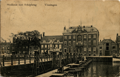 4656 'Stadhuis met Schipbrug. Vlissingen'. Gezicht op de Houtkade en stadhuis (Van Dishoeckhuis) met de voorgrond de ...