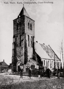 4679 De Nederlands Hervormde kerk op het Oranjeplein in Oost-Souburg