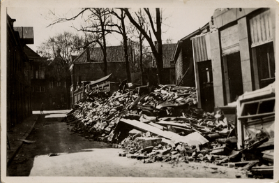 4691 Tweede Wereldoorlog. Kalkhokstraat, bominslag op 24 april 1942