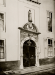 4781 Foto van een aquarel vervaardigd door Frans Maas, voor- stellende de poort van het Gasthuis in de Hellebardier- ...
