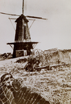4792 Tweede Wereldoorlog. Oranjedijk en Oranjemolen. Duitse soldaten achter de mitrailleurs