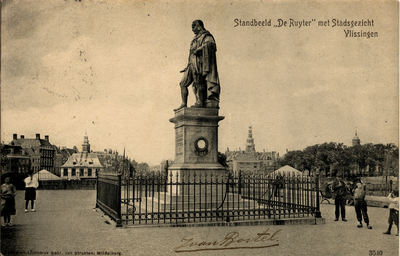 4868 'Standbeeld 'De Ruyter' met Stadsgezicht  Vlissingen'Standbeeld M.A. de Ruyter, Keizersbolwerk, Boulevard de Ruyter.