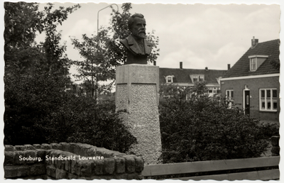 501 'Souburg, Standbeeld Louwerse' Borstbeeld van de kinderboekenschrijver P. Louwerse, onthuld op 23 januari 1912. Hij ...