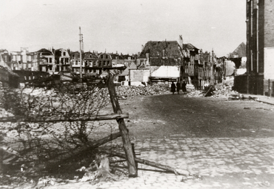 544 Tweede Wereldoorlog. Oorlogsverwoestingen in de Slijkstraat. Vooral het bombardement van 1 juni 1942 heeft deze ...