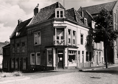 597 Hendrikstraat (rechts) hoek Koudenhoek (links aflopend)