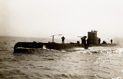 605 De 'O 9', onderzeeboot. Bouwnr.: 177, bouwjaar: 1926. Eigenaar: Kon. Ned. Marine. Gesloopt in 1946.