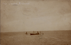 661 'The wrecked 'Redwood' Het Engelse schip Redwood, gezonken na een aanvaring in de Sardijngeul (de vaarweg tussen de ...