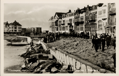664 'Vlissingen. Herstelwerk Boulevard Evertsen na Stormramp op 1 Februari 1953' Boulevard Evertsen na de ...