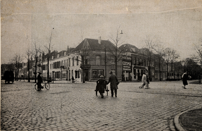 833 Het Betje Wolffplein met de hoek Coosje Buskenstraat (links) en de Badhuisstraat (rechts)