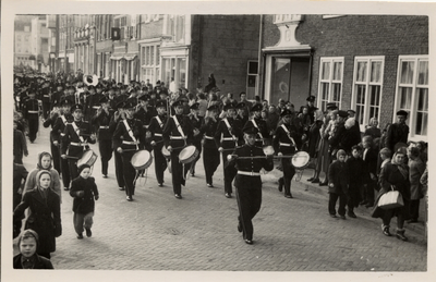 906 Parade land- en zeemacht op de Nieuwendijk