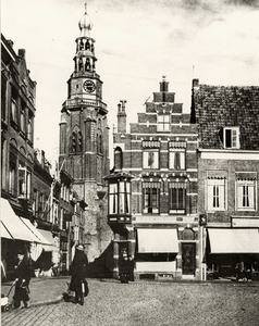 943 De Kerkstraat en de St. Jacobstoren gezien vanaf het Bellamypark