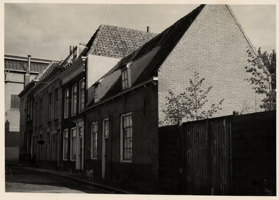 984 De Koudenhoek tussen de Flessenstraat en de Onderstraat in de richting van de Onderstraat. Dit is de huizenrij ...
