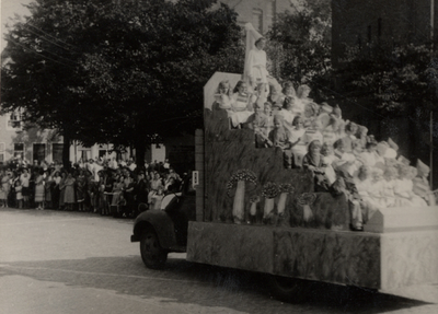 5249 Koninginnedag op 31 aug. 1948 te Vlissingen en viering van het 50-jarig regeringsjubileum van Koningin Wilhelmina. ...