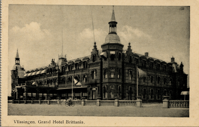 5282 'Vlissingen. Grand Hotel Brittania'. Boulevard Evertsen, Grand Hotel des Bains, geopend op 26 juni 1886. ...