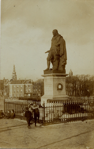 5430 Het standbeeld van M.A. de Ruyter op het Keizersbolwerk.