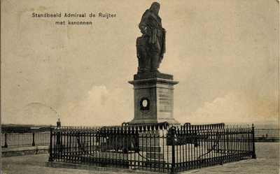 5462 'Standbeeld Admiraal de Ruijter met kanonnen'Standbeeld M.A. de Ruyter, Keizersbolwerk, Boulevard de Ruyter.