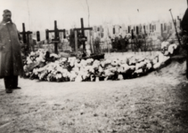 5696 Tweede Wereldoorlog. Op de Noorderbegraafplaats, begrafenis van vier Duitse vliegers, neergeschoten door Engelse jagers