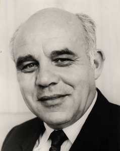 5700 Drs. J.M.A. van Nassau, gemeentesecretaris. In de periode van 1980-1995.