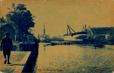 5794 Koninklijke Maatschappij de Schelde (KMS) in Vlissingen. De Dokhaven, Tonnenbrug, scheepsbouw en rechts de ...