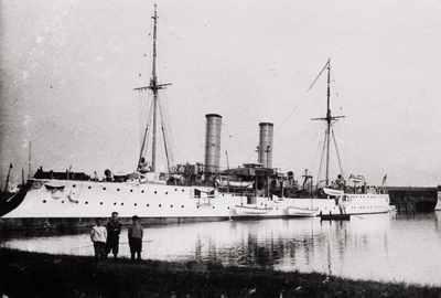 5823 Duits oorlogsschip in de haven van Vlissingen.