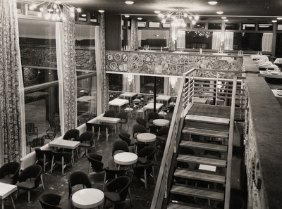 5885 Het na de oorlog 1940-1945 opnieuw gebouwde hotel Britannia. Dit gedeelte t.w. het café-restaurant en de ...