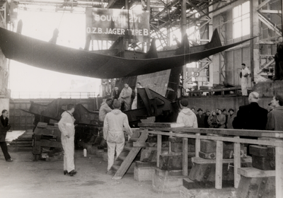 5989 Kon. Mij. de Schelde, kiellegging op 28 nov. 1953 van de 'Limburg', onderzeebootjager.Bouwnr.: 271, bouwjaar: ...