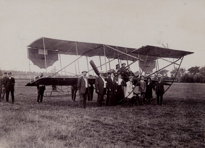 6120 Eerste vliegweek Vlissingen in 1911. In de Vliss. courant van 11-5-1911 stond: Vlissingse vliegweek van 22 tot 30 ...