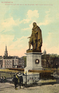 6126 'Vlissingen. Standbeeld van M.A. de Ruijter, met zijn kanonnen'Standbeeld M.A. de Ruyter, Keizersbolwerk, ...
