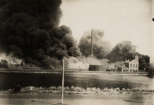 6220 Nedpam brand aan de Pr. Hendrikweg, 25,26 en 27 juli 1924.Gezien vanaf de Koningsweg.