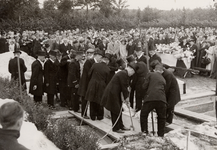 6374 Tweede Wereldoorlog. Begrafenis op de Noorderbegraafplaats van de slachtoffers van Hr.Ms. Bulgia, gezonken in de ...