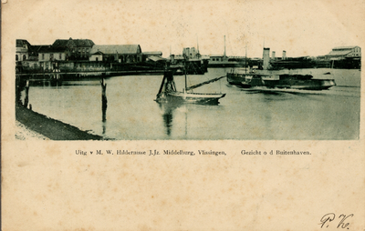 6446 'Vlissingen, Gezicht o d Buitenhaven.' Een boot van de Provinciale Stoombootdiensten (PSD) vaart binnen