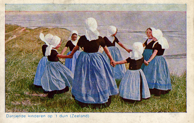 6577 'Dansende kinderen op 't duin (Zeeland)' Vrouwen en kinderen in klederdracht