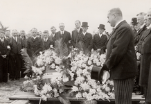 6583 Tweede Wereldoorlog. Begrafenis op de Noorderbegraafplaats van de slachtoffers van Hr.Ms. Bulgia, gezonken in de ...