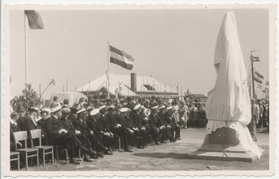 6641 Zaterdag 5 juli 1952. Onthulling van het nieuwe standbeeld van Frans Naerebout op het Bellamypark.