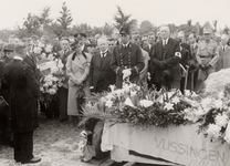 6792 Tweede Wereldoorlog. Begrafenis op de Noorderbegraafplaats van de slachtoffers van Hr.Ms. Bulgia, gezonken in de ...