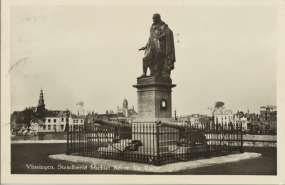 6845 'Vlissingen. Standbeeld Michiel Adrsz. De Ruiter'. Standbeeld M.A. de Ruyter, Keizersbolwerk, Boulevard de Ruyter.