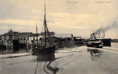 6861 'Vlissingen. Vertrek der Booten'. Gezicht op de Buitenhaven met op de achtergrond schepen van de Stoomvaartmij. ...