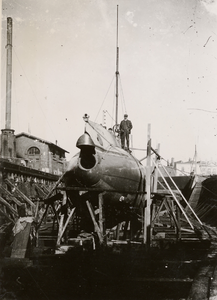 6906 Eerste in Nederland en op de werf De Schelde gebouwde onderzeeboot Luctor et Emergo (O1). Bouwjaar: 1904