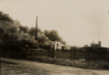 6922 Brand op het terrein van de Nedpam aan de Pr. Hendrikweg op 25,26, en 27 juli 1927. Gezien vanaf de Prins Hendrikweg