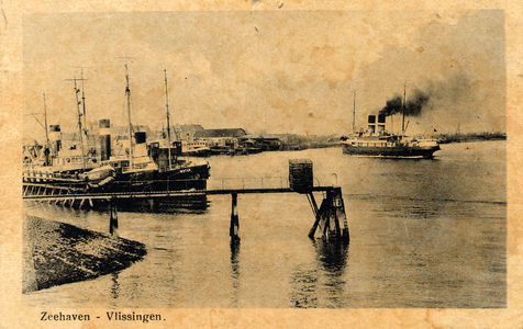 6967 'Zeehaven - Vlissingen.' De Buitenhaven met binnenkomende mailboot van de Stoomvaartmij. Zeeland (SMZ)