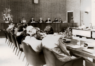 7177 De gemeenteraadsvergadering van 29 april 1986 in de raadszaal van het stadhuis.