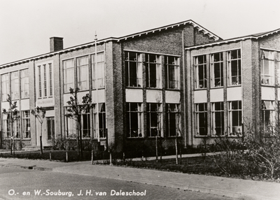 7183 J.H. van Daleschool aan de J. de Priesterstraat in Oost-Souburg