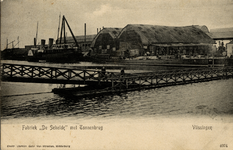 7305 'Fabriek 'De Schelde' met Tonnenbrug. Vlissingen.' De Tonnenbrug over de Dokhaven met op de achtergrond de ...